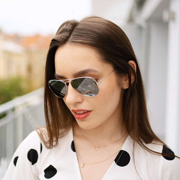 Gafas de sol clásicas con montura atemporal