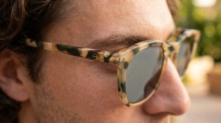 Izipizi Sun #E Light Tortoise Imagen generada